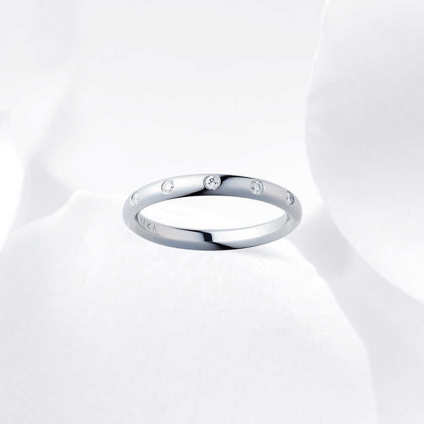 This design features 5 melee diamonds.