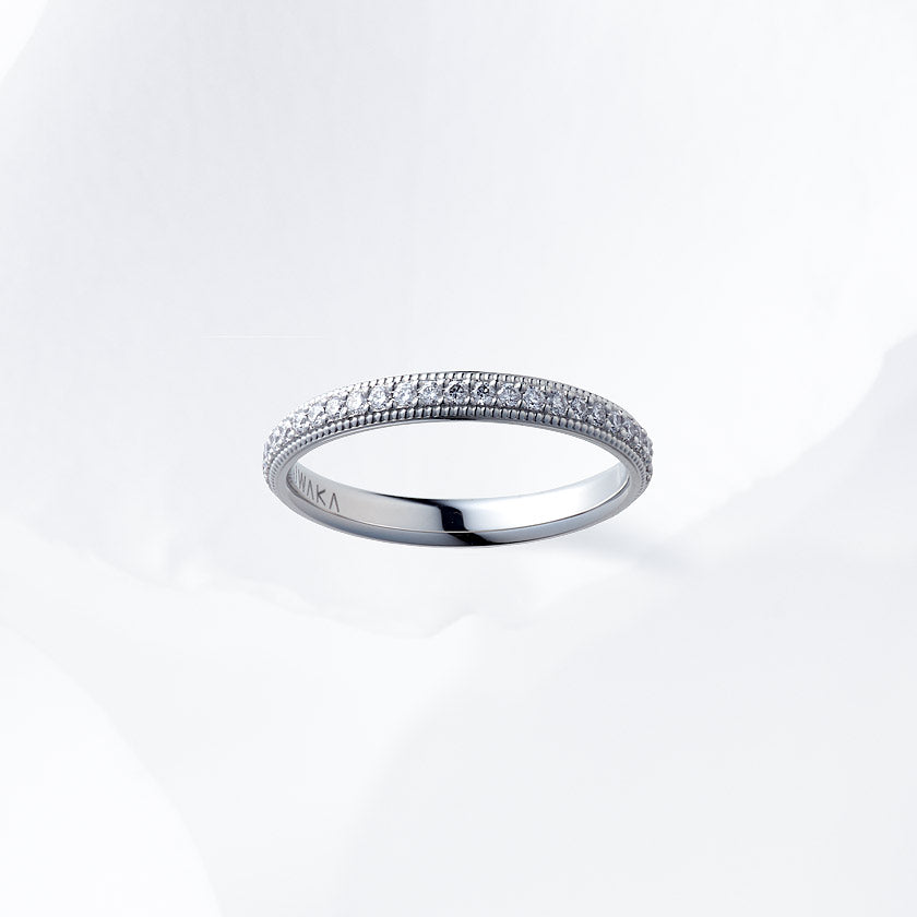 Diamond carat weight varies depending on order details.