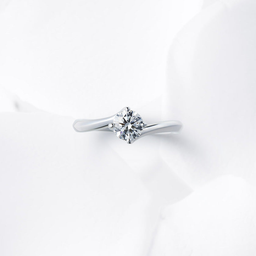 Shown with a 0.56 ct sample diamond.