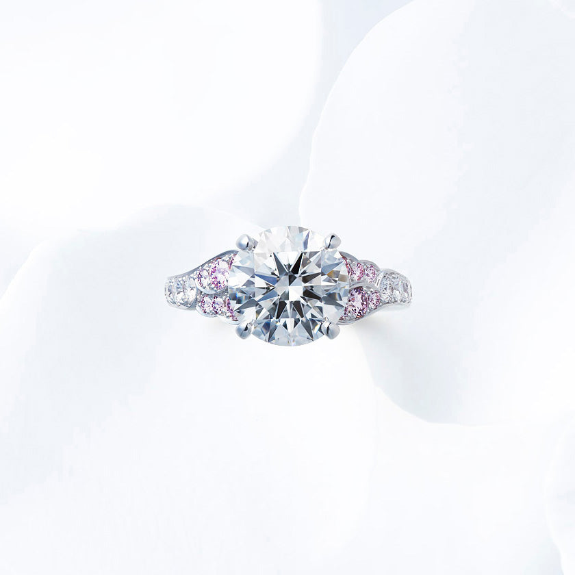 Shown with a 3.35 ct sample diamond.