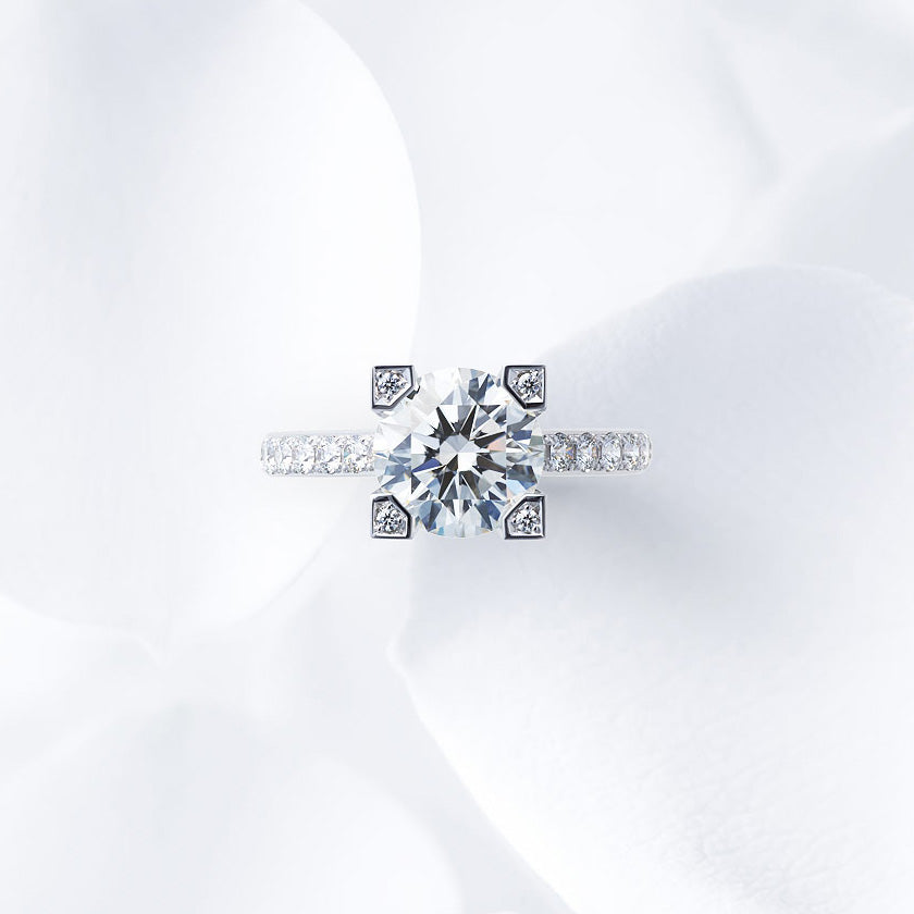 Shown with a 2.22 ct sample diamond.