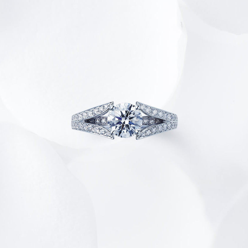 Shown with a 1.06 ct sample diamond.<br>Diamond carat weight varies depending on order details.