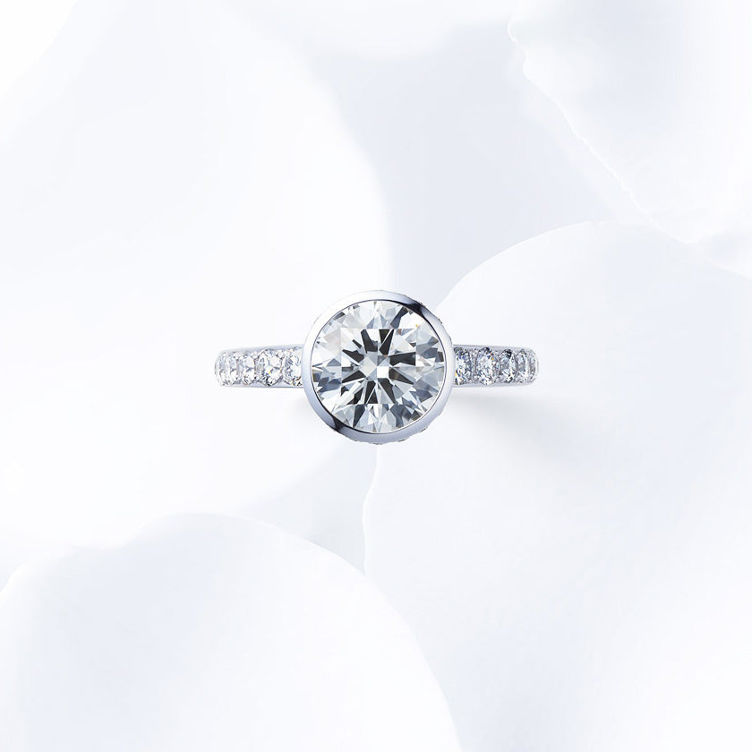 Shown with a 2.02 ct sample diamond.