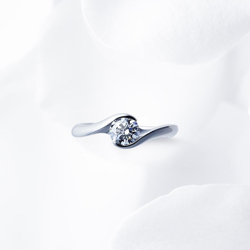 Shown with a 0.72 ct sample diamond.
