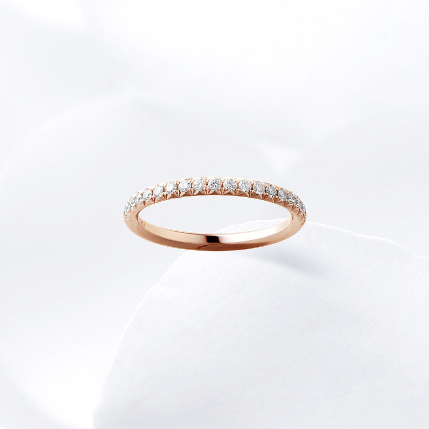 Diamond carat weight varies depending on order details.