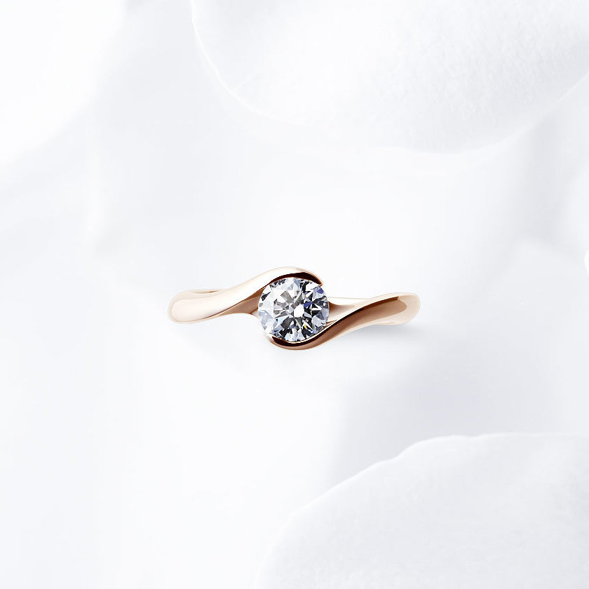 Shown with a 0.72 ct sample diamond.