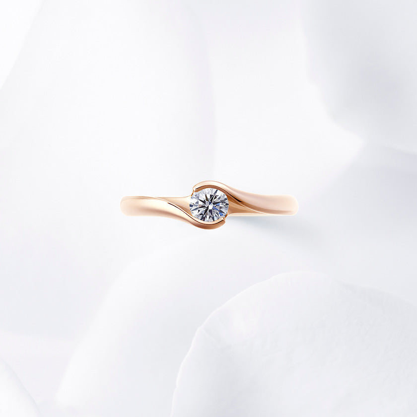 Shown with a 0.26 ct sample diamond.