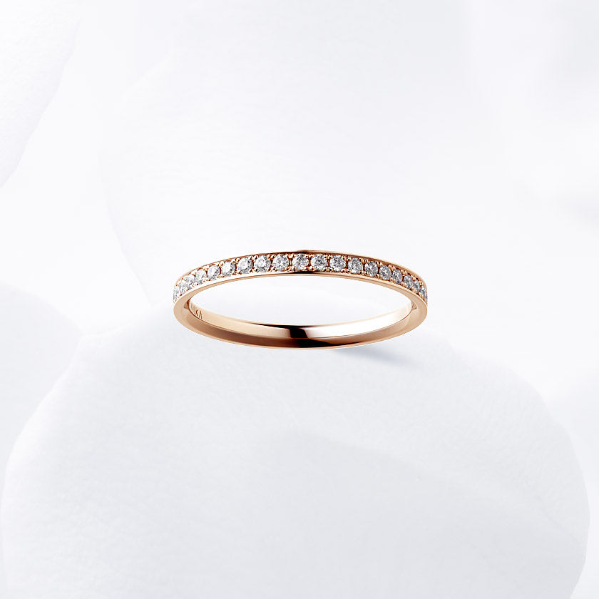 Diamond carat weight varies depending on order details.