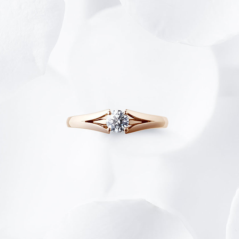 Shown with a 0.34 ct sample diamond.