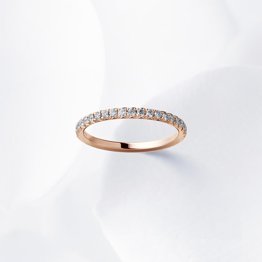 Diamond carat weight varies depending on order details.