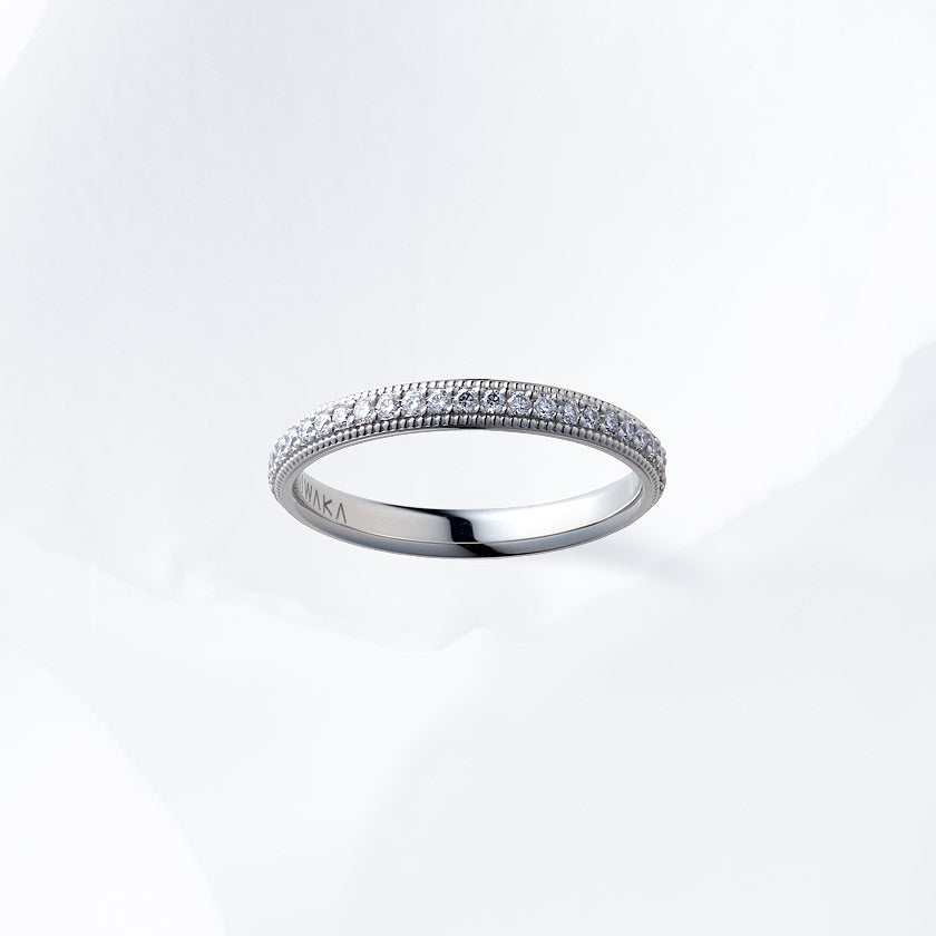 Diamond carat weight varies depending on order details.