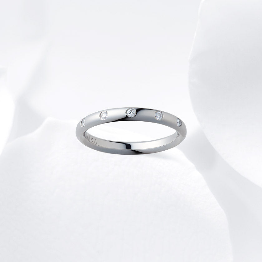 This design features 5 melee diamonds.
