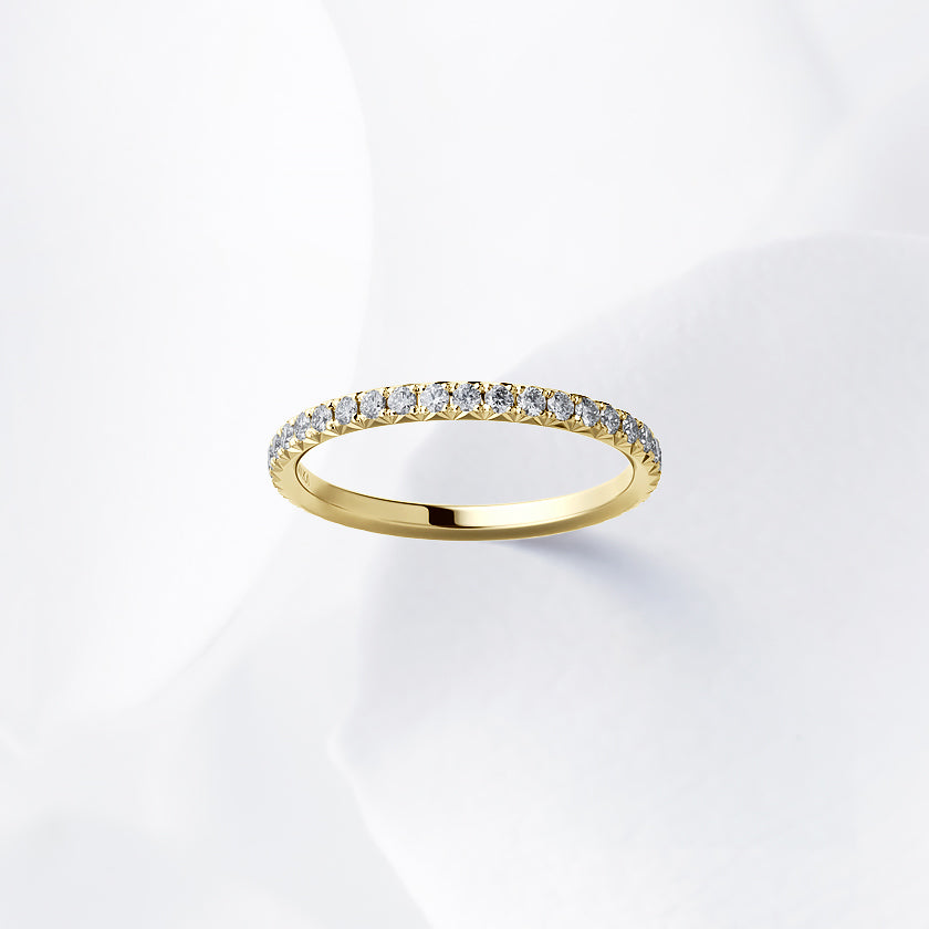 Diamond carat weight varies depending on order details.