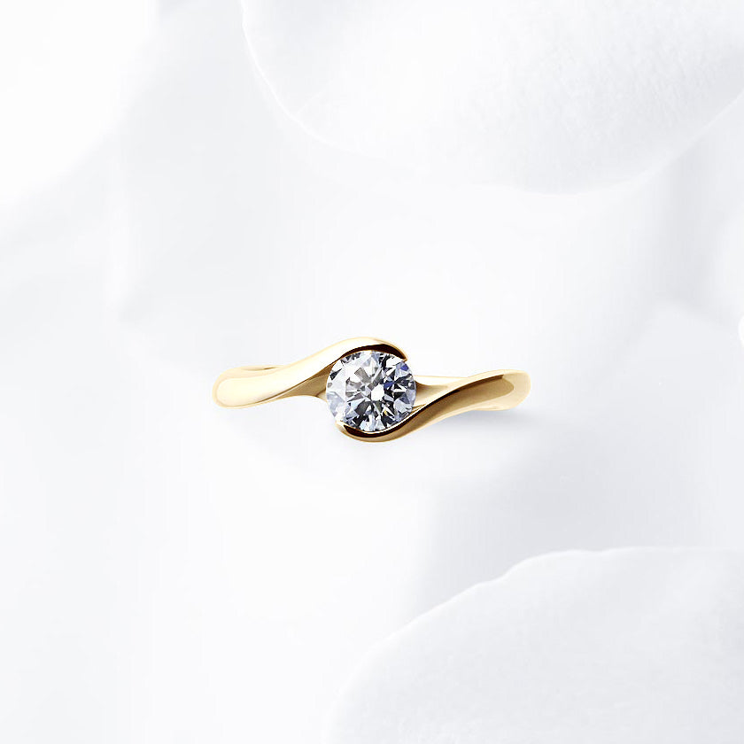 Shown with a 0.72 ct sample diamond.