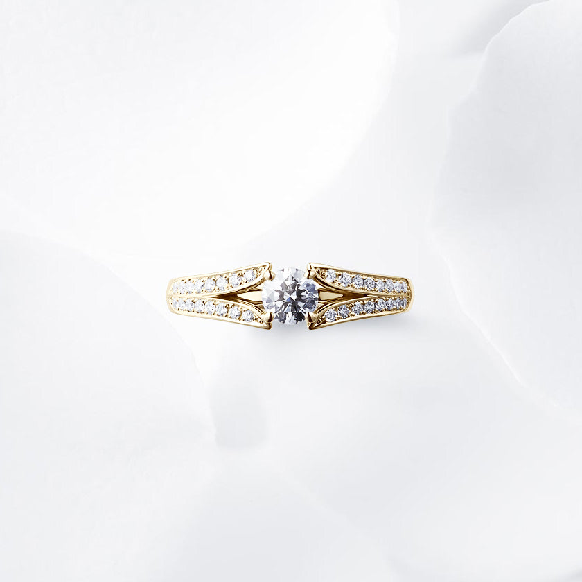 Shown with a 0.33 ct sample diamond.