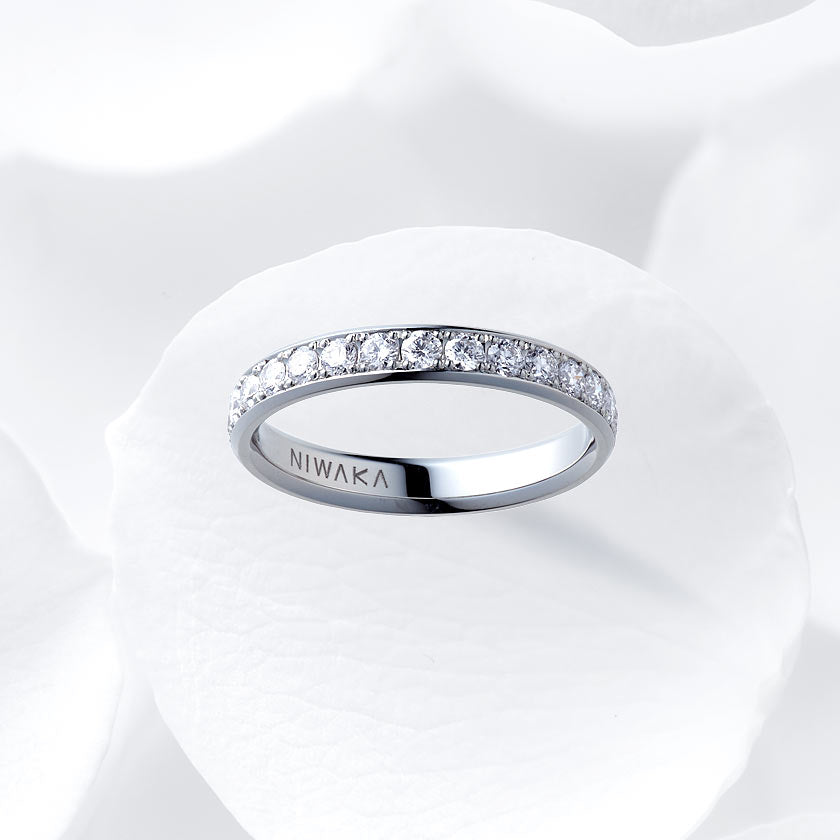 Diamond carat weight varies depending on order details.