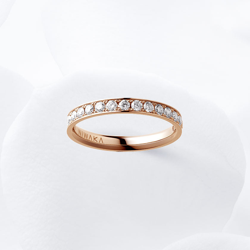 Diamond carat weight varies depending on order details.