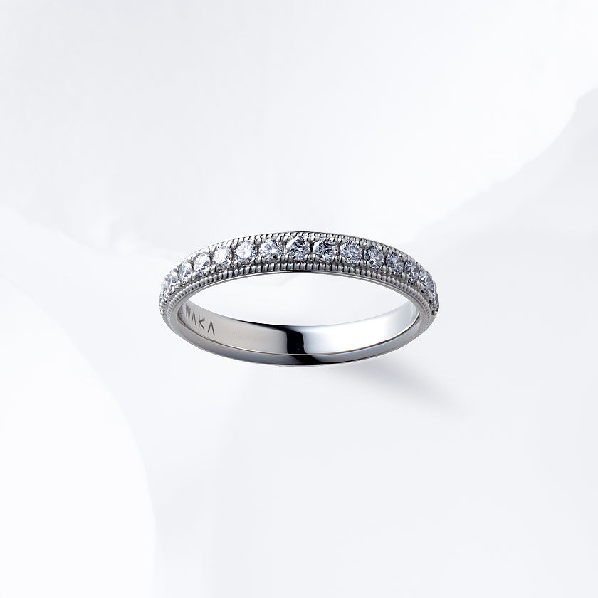 Diamond carat weight varies depending on order details.