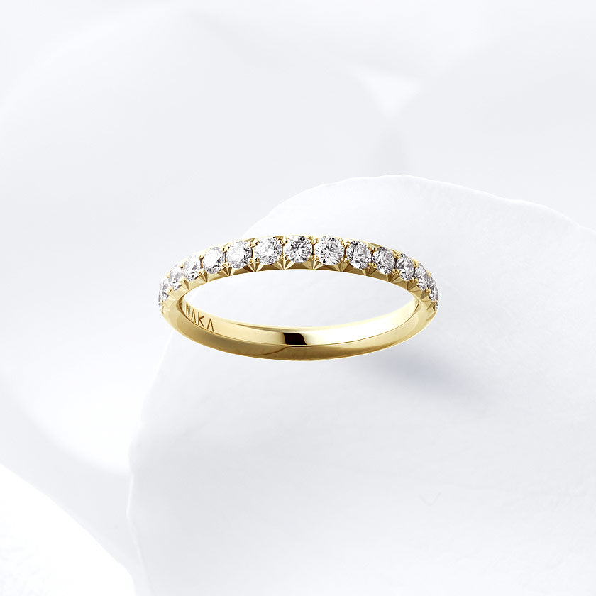 Diamond carat weight varies depending on order details.