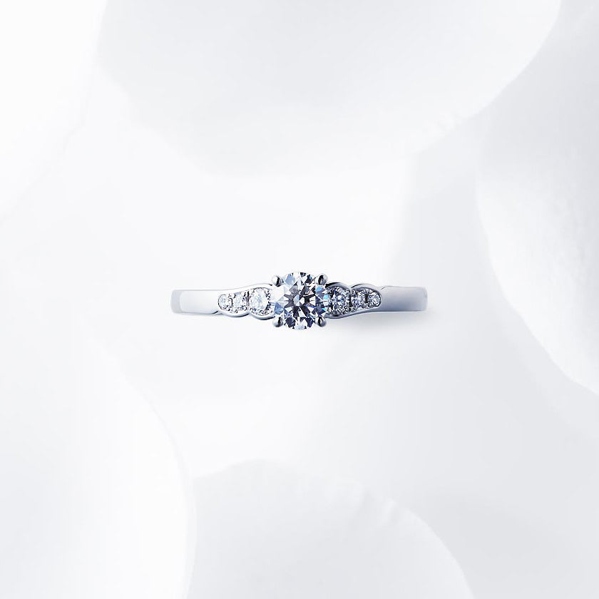 Shown with a 0.32 ct sample diamond.<br>Diamond carat weight varies depending on order details.