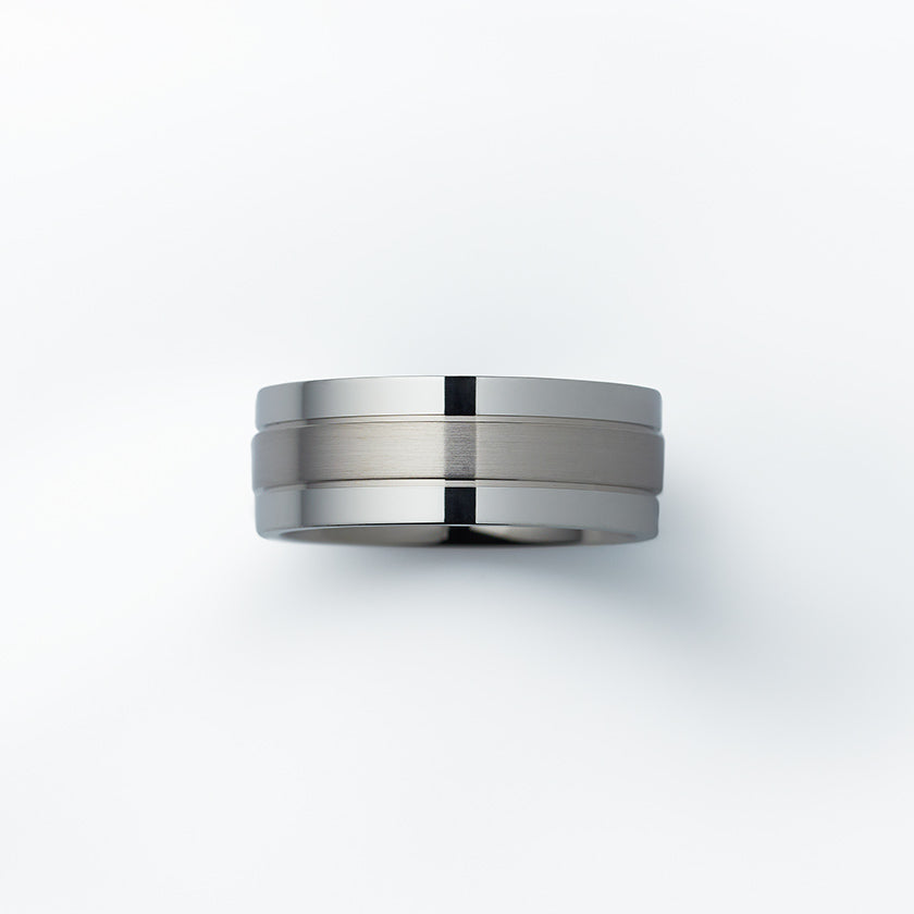 Metals: Platinum (top and bottom of exterior), White Gold (other)<br>This ring design is wider than others and may fit tighter. Some customers prefer a size that is 0.5 or 1.0 larger than other designs.